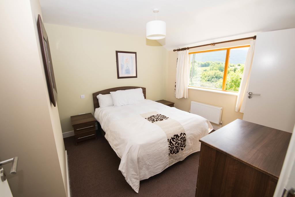 Burren Atlantic Hotel & Holiday Cottages Ballyvaughan Exteriör bild