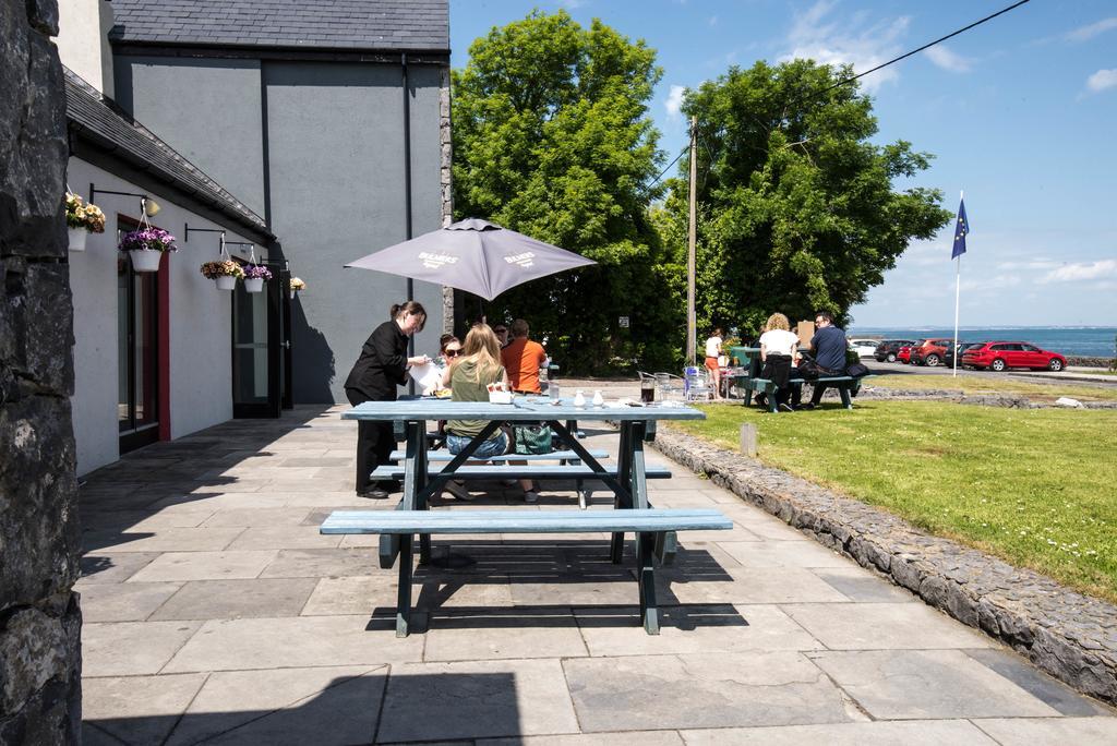 Burren Atlantic Hotel & Holiday Cottages Ballyvaughan Exteriör bild